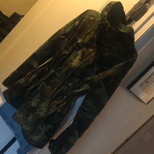 Army fatigue light jacket Cinches at waist